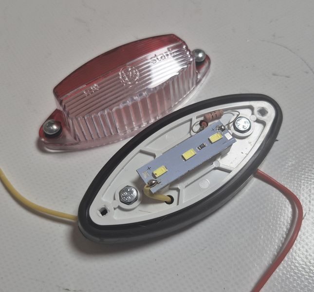 Фонарь габаритный LED 12-24v лодочка 100x43x30 мм Бело-красный 332184 фото