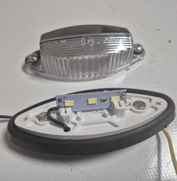 Фонарь габаритный LED 12-24v лодочка 100x43x30 мм Бело-черный 332186 фото